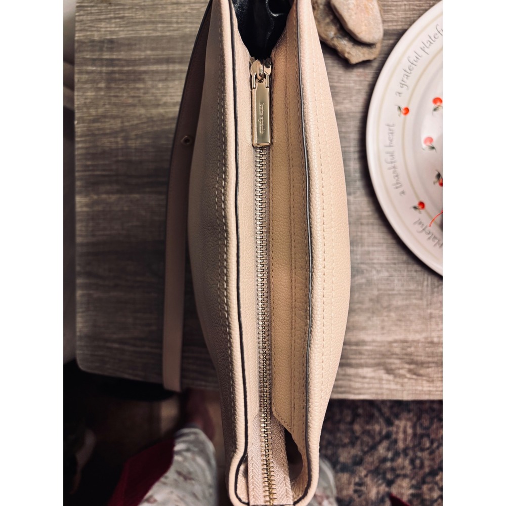 Kate Spade New York Beige Pebbled Leather Crossbody Zip Hobo Bag Gold Hardware - Picture 4 of 7